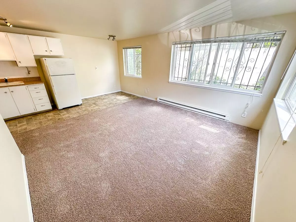 224 Harvard Ave. E. HarvardHouse@northwestapartments.com photo 4