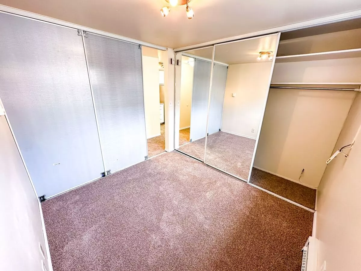224 Harvard Ave. E. HarvardHouse@northwestapartments.com photo 5
