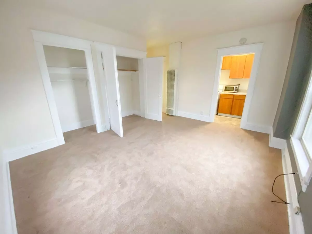 321 Broadway East TheCasaDelRey@northwestapartments.com photo 2