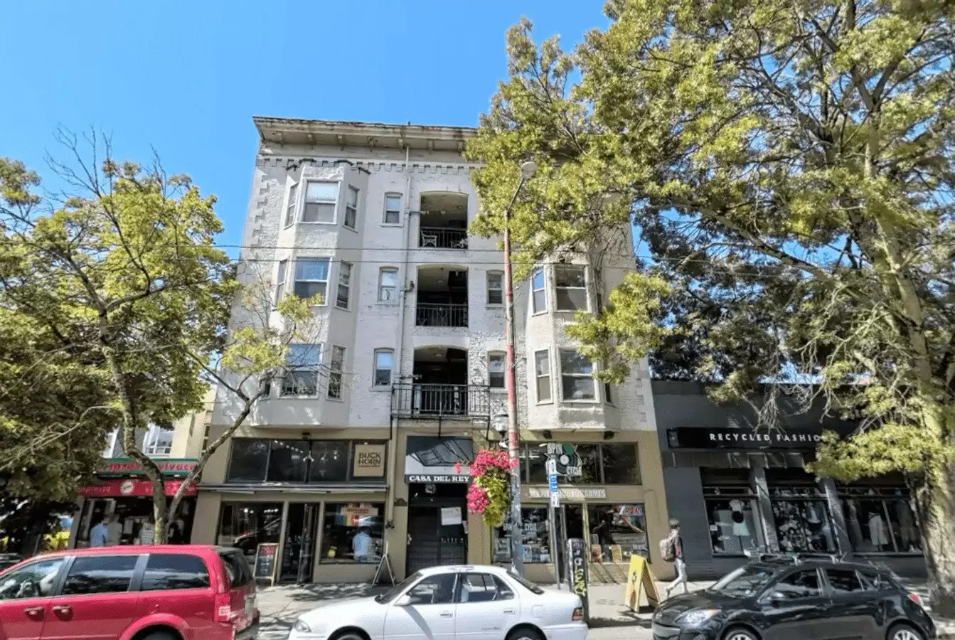 321 Broadway East TheCasaDelRey@northwestapartments.com photo 4
