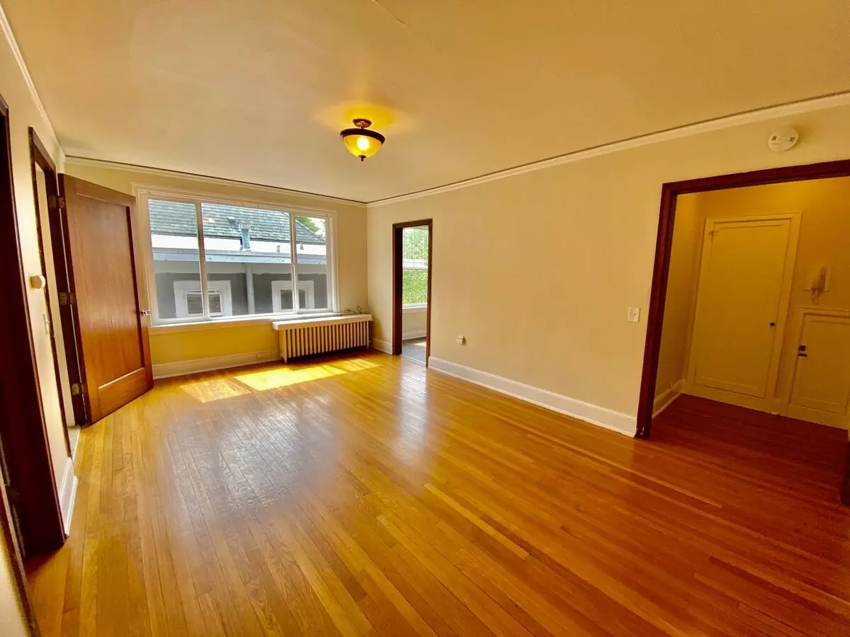 531 Malden Ave. E. Cornell@northwestapartments.com photo 2