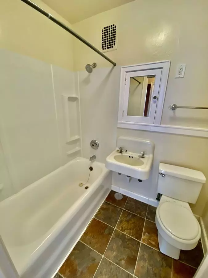 531 Malden Ave. E. Cornell@northwestapartments.com photo 5