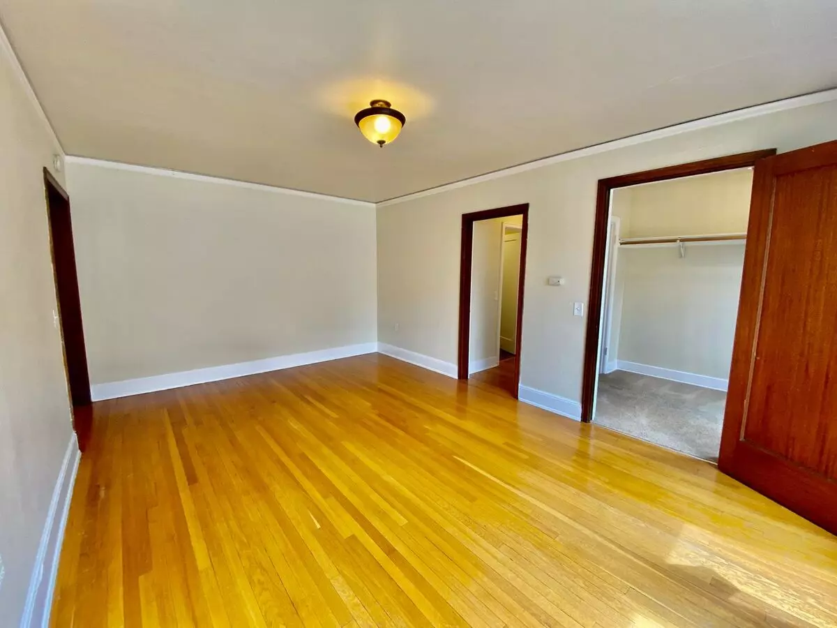 531 Malden Ave. E. Cornell@northwestapartments.com photo 3