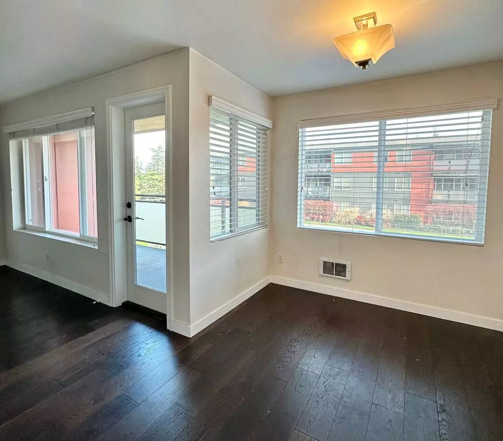 Sand Point Condo With Amenities! photo 2