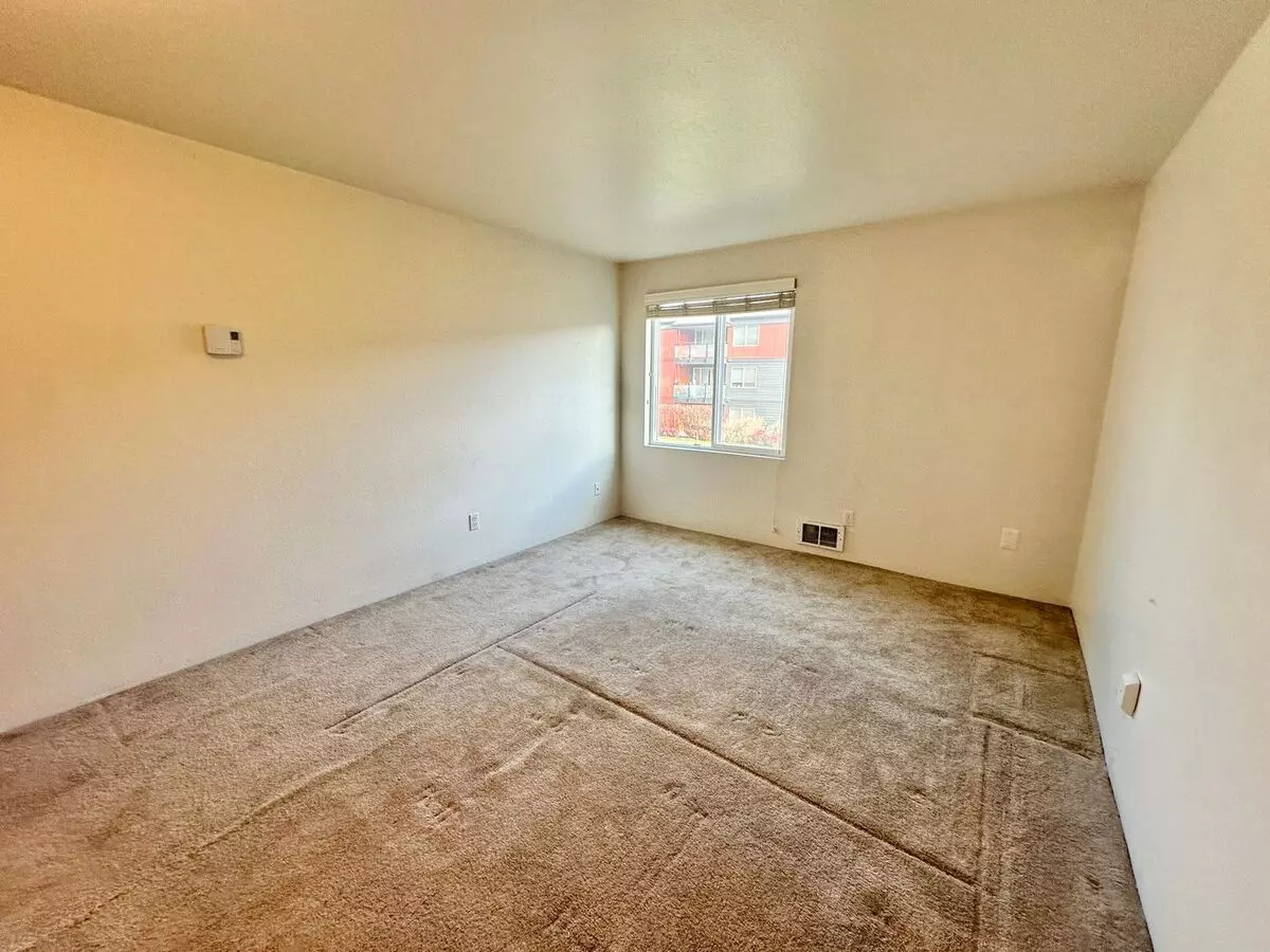Sand Point Condo With Amenities! photo 5