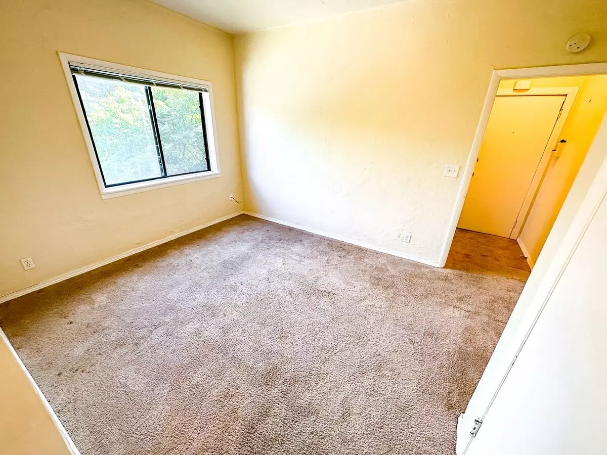 910 E. Mercer/605 10th Ave. E JenniferAnneApts@northwestapartments.com photo 2