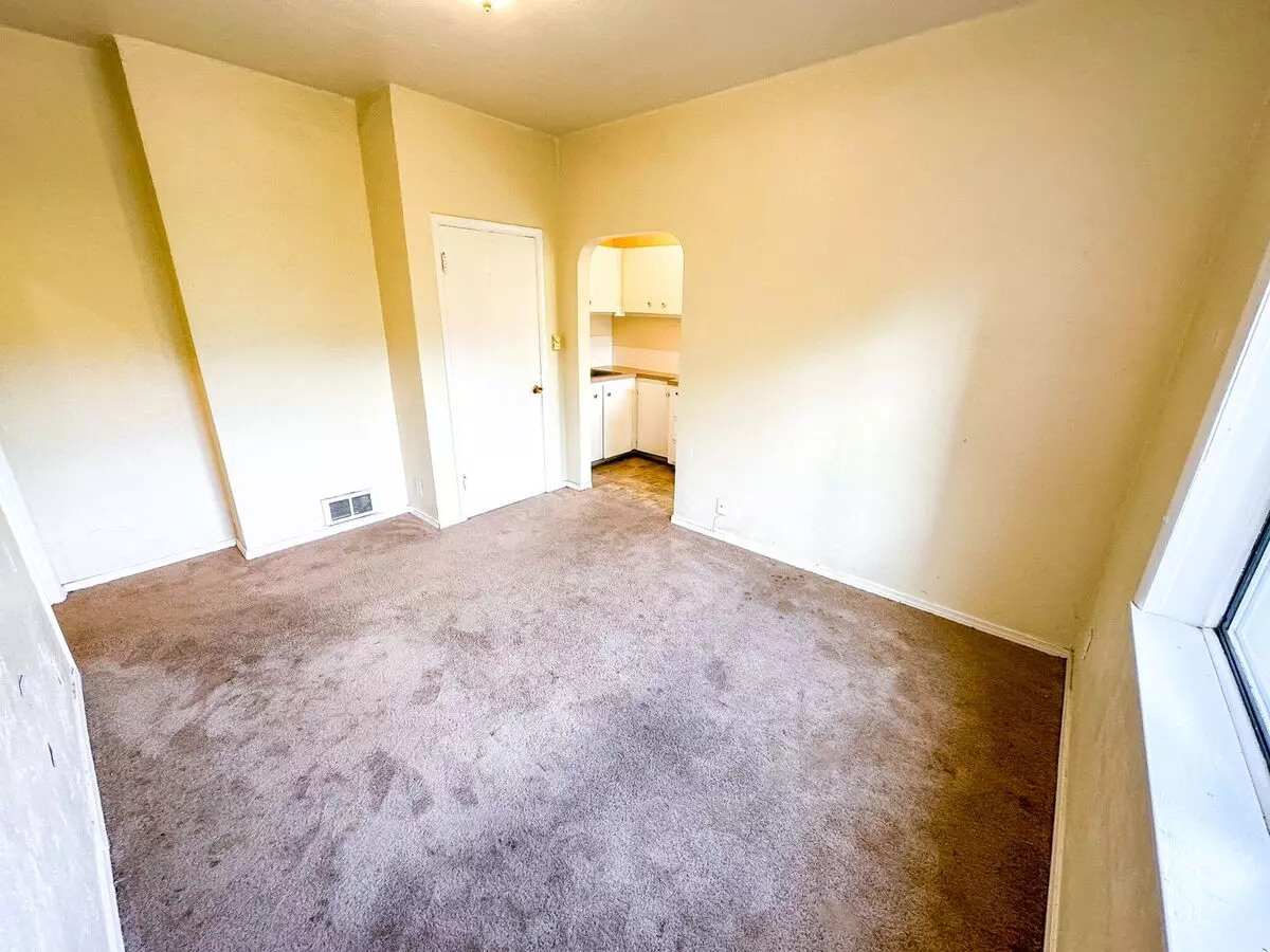 910 E. Mercer/605 10th Ave. E JenniferAnneApts@northwestapartments.com photo 4