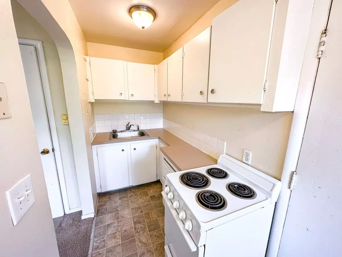 910 E. Mercer/605 10th Ave. E JenniferAnneApts@northwestapartments.com photo 3