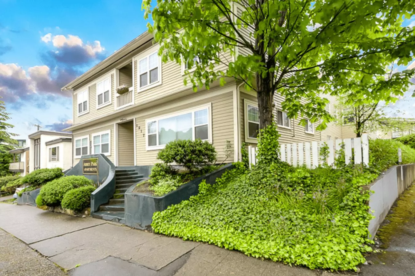 Abbey Park Apartments in Vibrant Eastlake photo 5