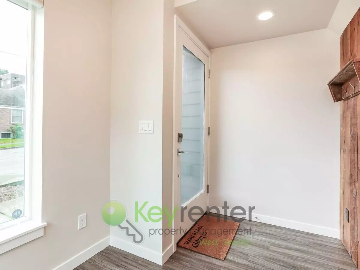 1800 NW 85th St Seattle, WA 98117 photo 2