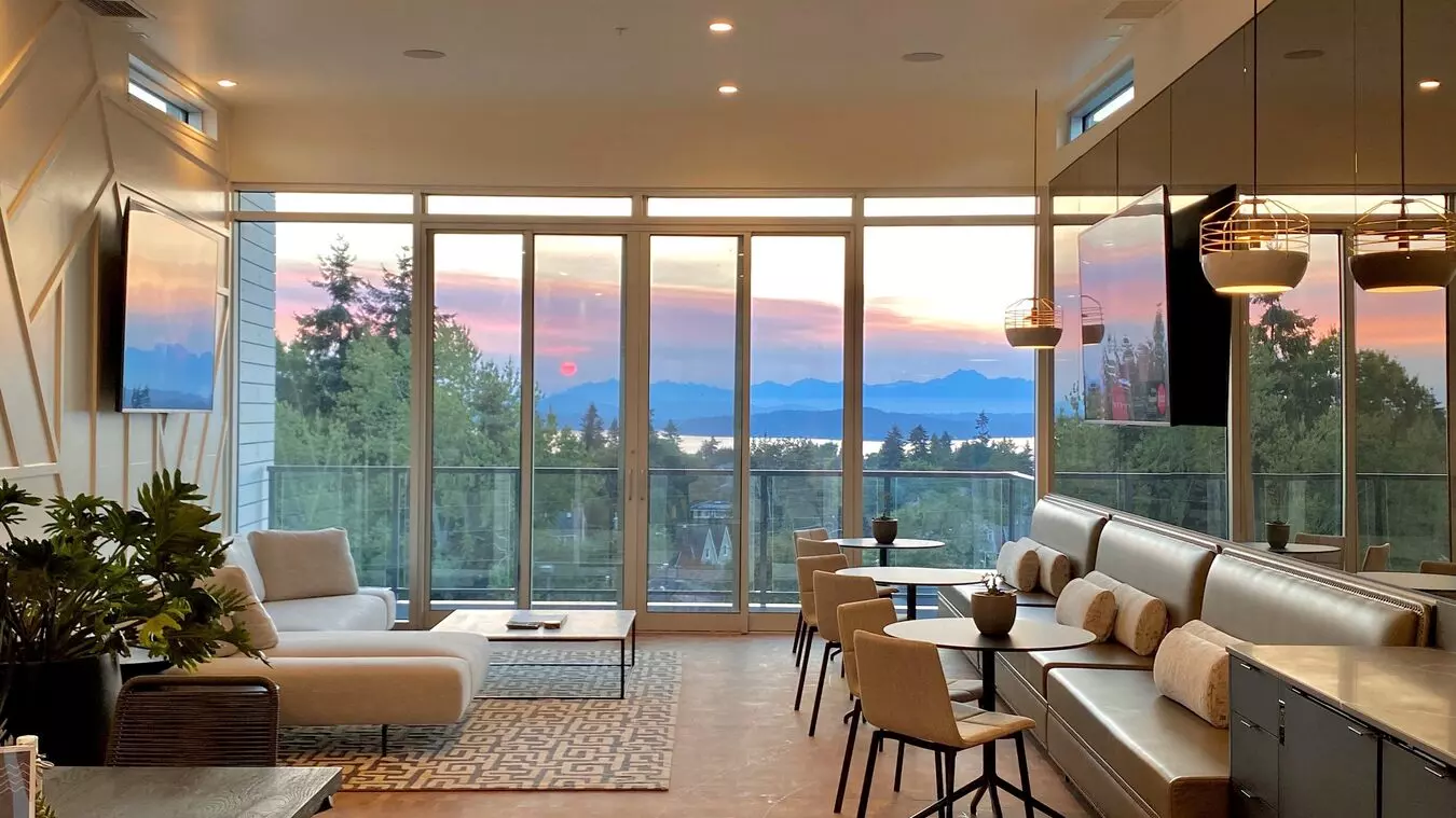 Luna West Seattle photo 4