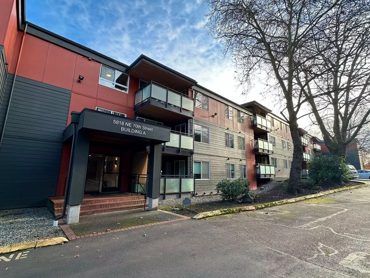 Sand Point Condo With Amenities! photo 3