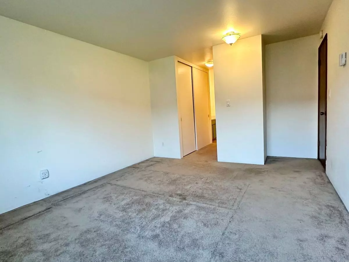 Sand Point Condo With Amenities! photo 5