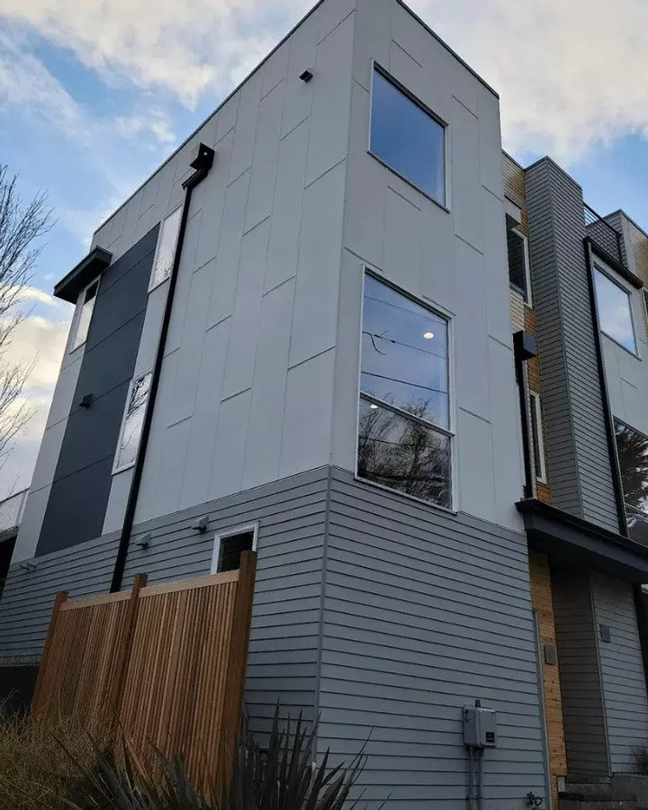 555 Highland Dr Seattle, WA 98109 photo 2