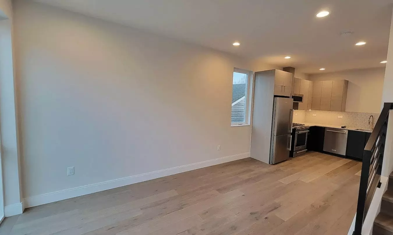 555 Highland Dr Seattle, WA 98109 photo 3