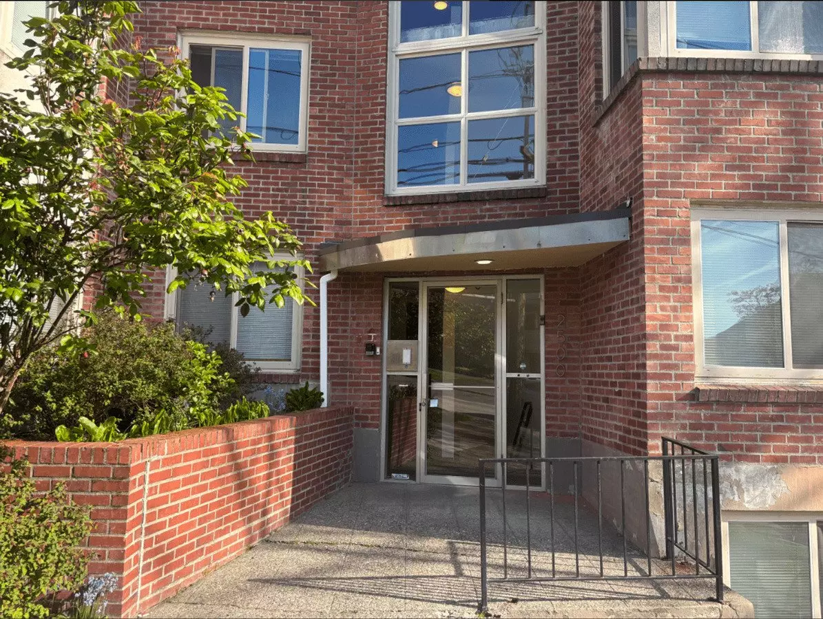 The Norman Apartments photo 2