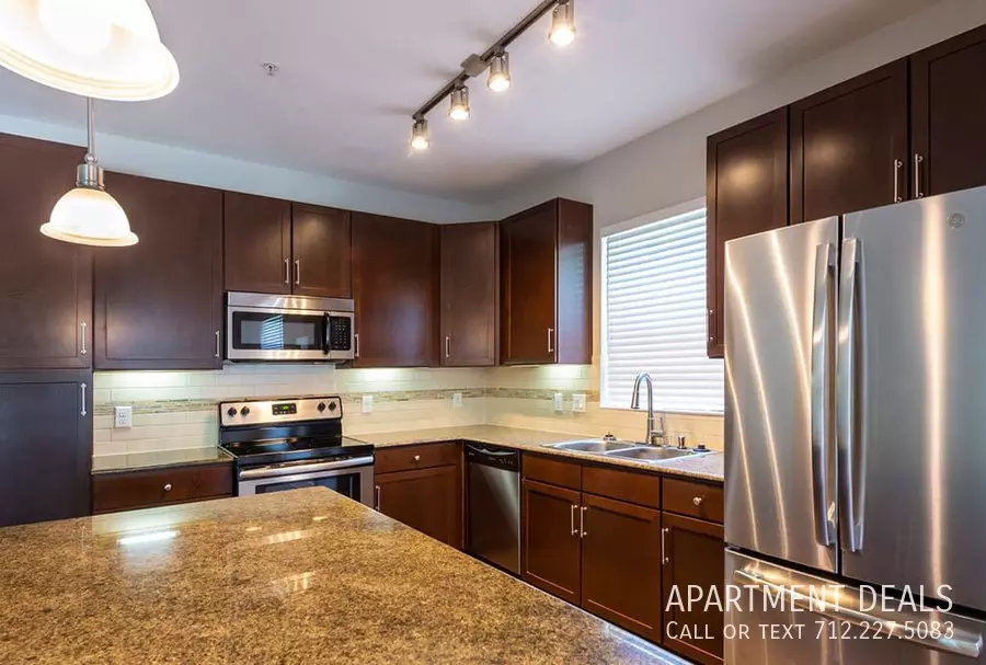 4406 College Park Drive, The Woodlands, TX 77384 photo 2