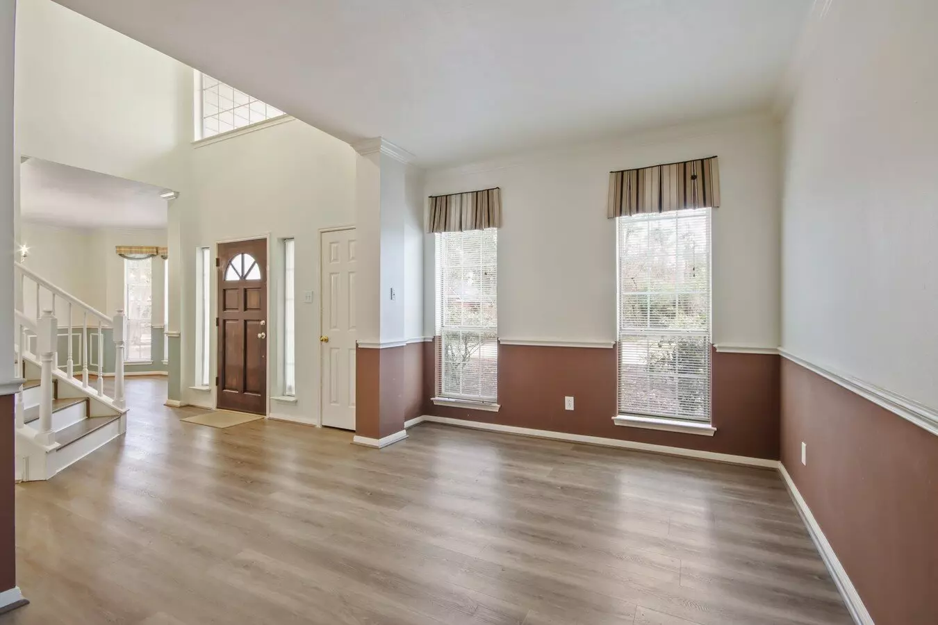 111 South Dreamweaver Circle, Spring, TX 77380 photo 2
