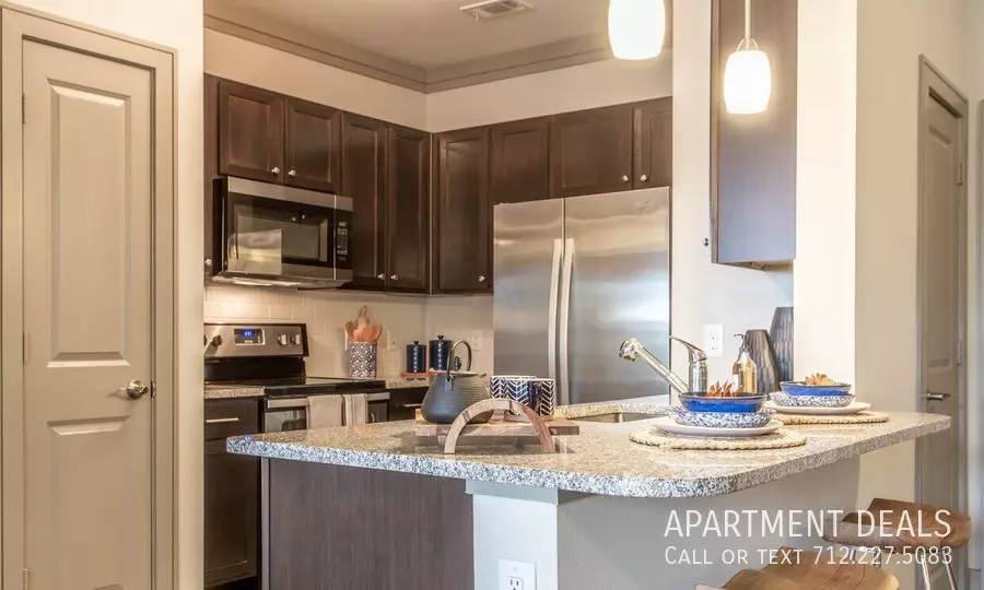 21134 Spring Towne Dr photo 4