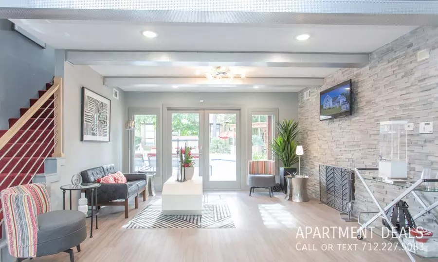 25706 N Fwy photo 4