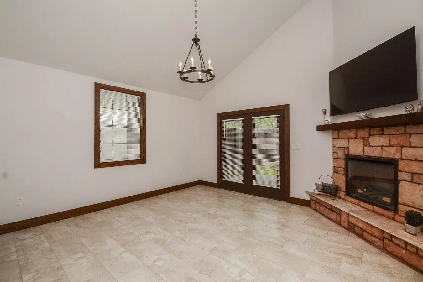 29525 B Turnbury Village Dr photo 5