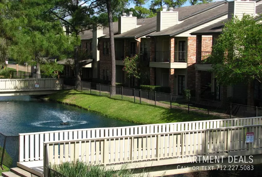 7209 Oakwood Glen Boulevard, Spring, TX 77379 photo 3