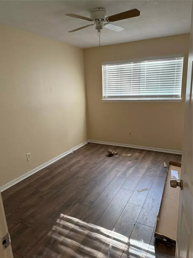 9 Dewthread Court, Spring, TX 77380 photo 2