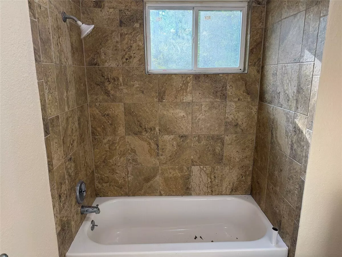 9 Dewthread Court, Spring, TX 77380 photo 3