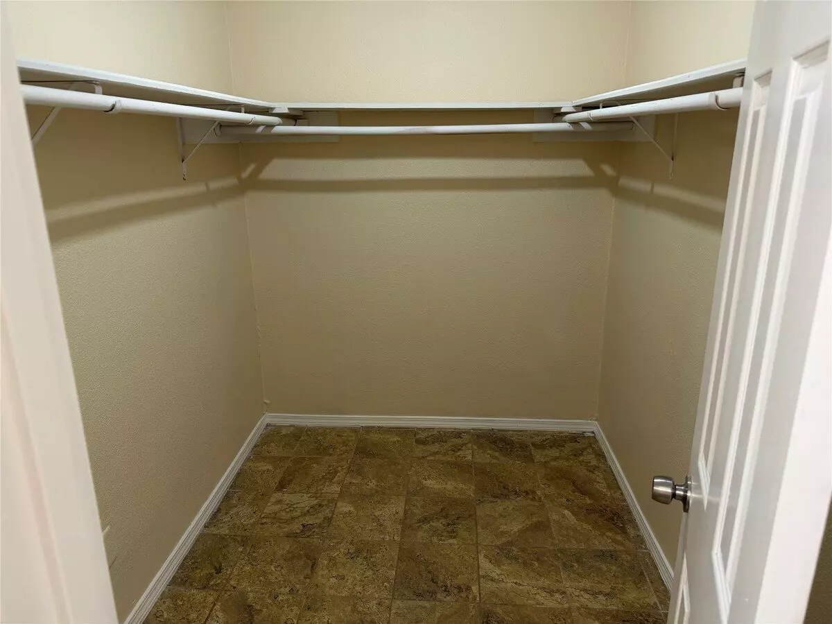 9 Dewthread Court, Spring, TX 77380 photo 4