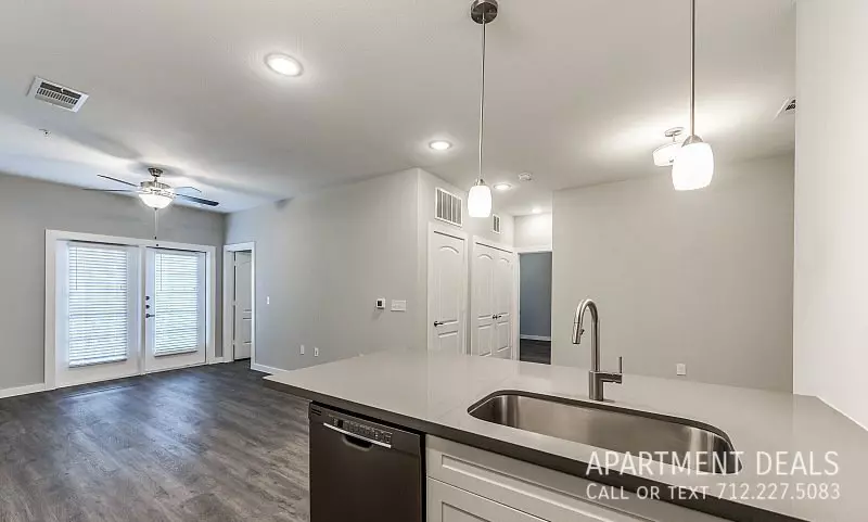 1026 Brand Lane, Stafford, TX 77477 photo 2