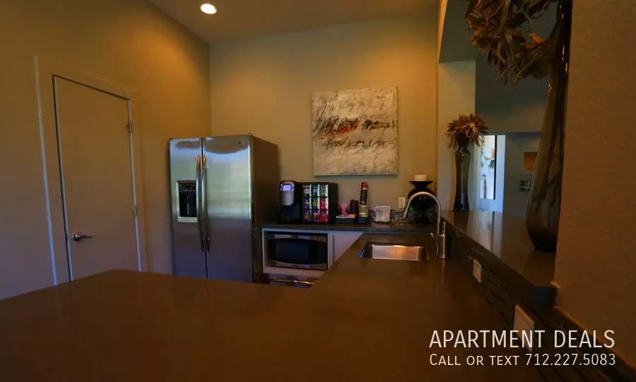 10504 Fountain Lake Drive, Stafford, TX 77477 photo 3