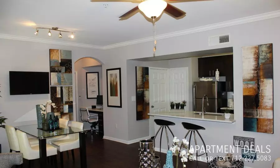 10504 Fountain Lake Drive, Stafford, TX 77477 photo 5