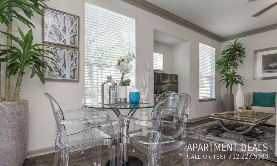 10508 Fountain Lake Drive, Stafford, TX 77477 photo 3