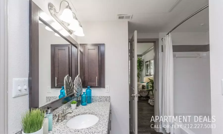 10508 Fountain Lake Drive, Stafford, TX 77477 photo 5
