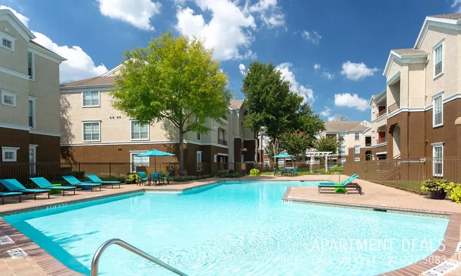 10508 Fountain Lake Drive, Stafford, TX 77477 photo 4