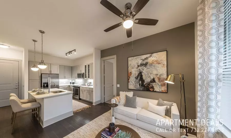 11113 West Airport Boulevard, Stafford, TX 77477 photo 2