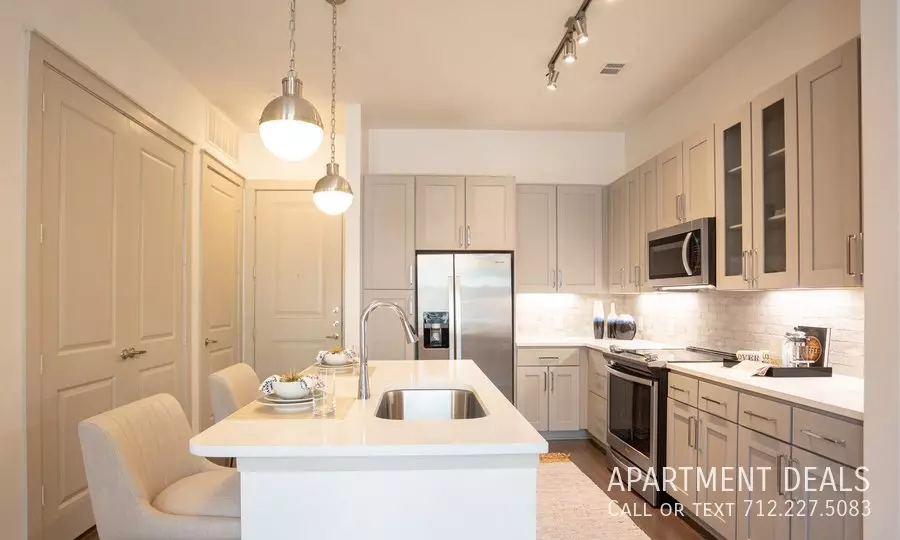 11181 West Airport Boulevard, Stafford, TX 77477 photo 4