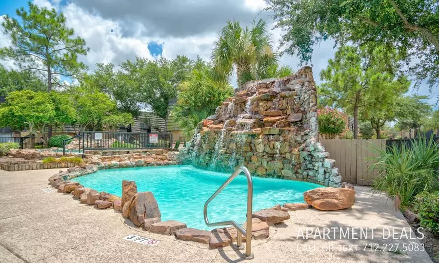 12909 Sugar Ridge Boulevard, Stafford, TX 77477 photo 2