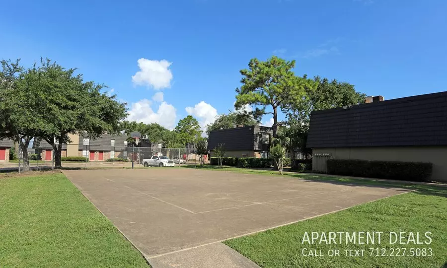 12909 Sugar Ridge Boulevard, Stafford, TX 77477 photo 4