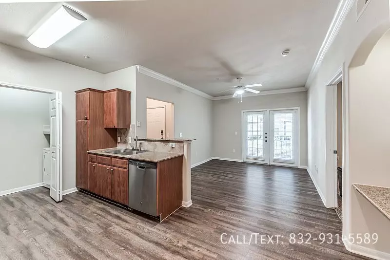 1366 Dulles Ave photo 3