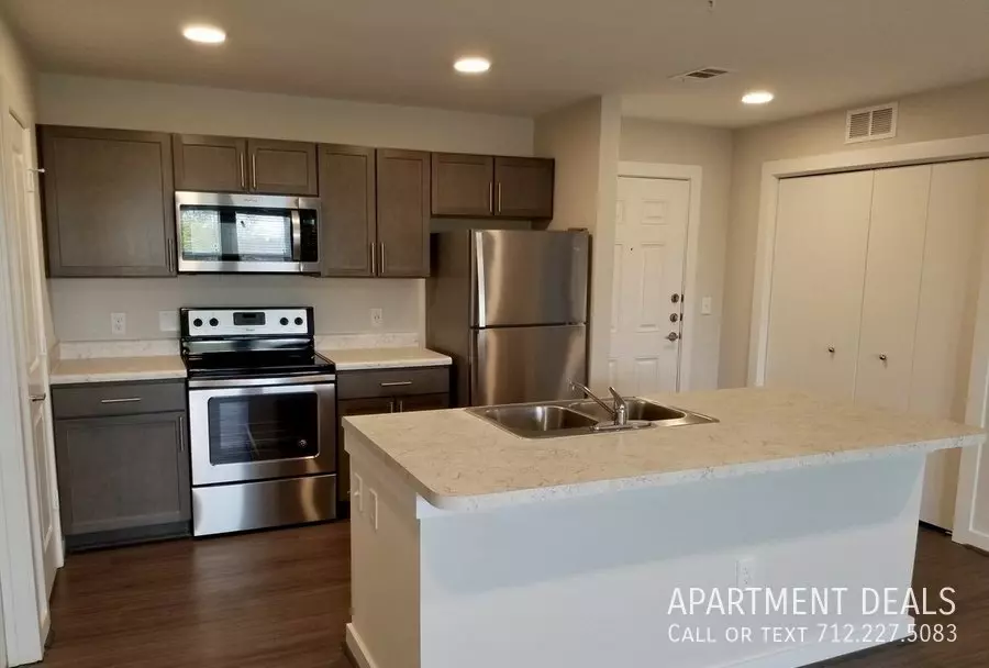 1616 Moore Road, Stafford, TX 77477 photo 3