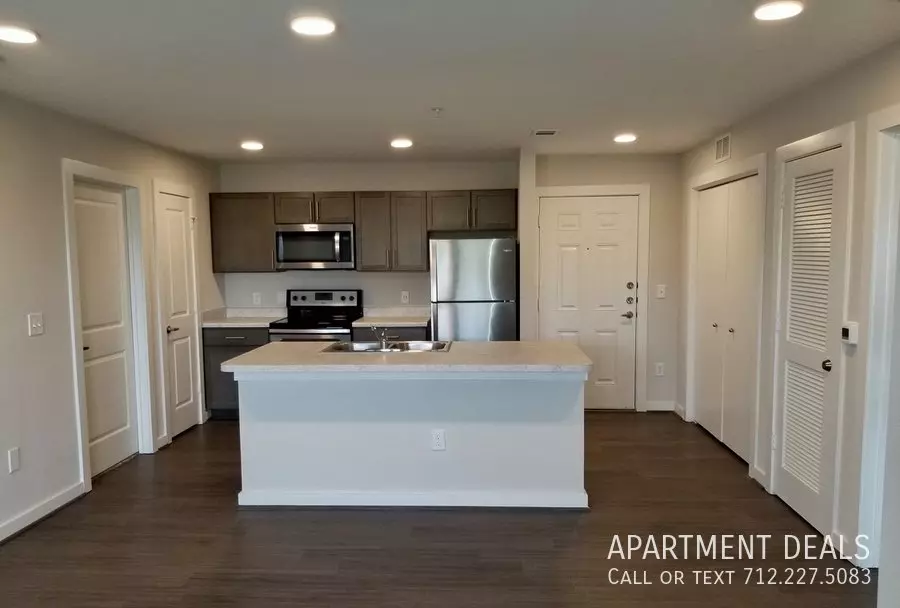 1616 Moore Road, Stafford, TX 77477 photo 4