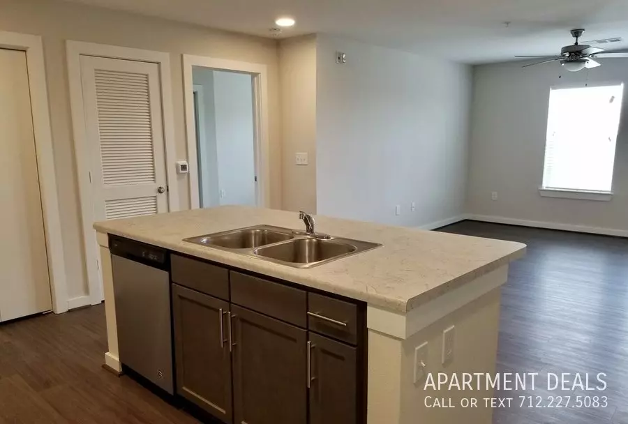 1616 Moore Road, Stafford, TX 77477 photo 5