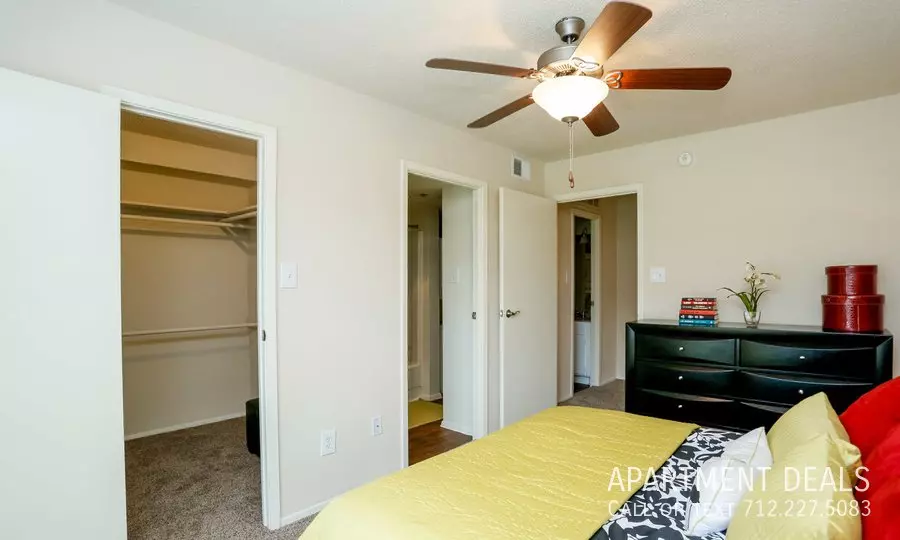 4836 Sugar Grove Boulevard, Stafford, TX 77477 photo 5