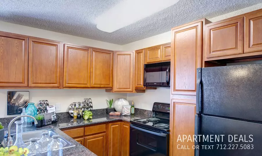 5021 Grove West Boulevard, Stafford, TX 77477 photo 3
