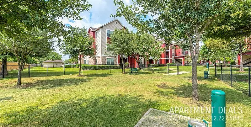 516 Colony Lake Estates Drive, Stafford, TX 77477 photo 2