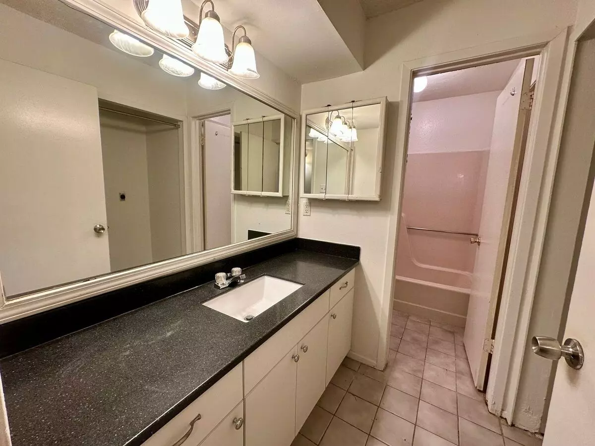 For Lease | 2 Bed, 1.5 Bath | 900 Sq Ft | Meadow Village photo 5