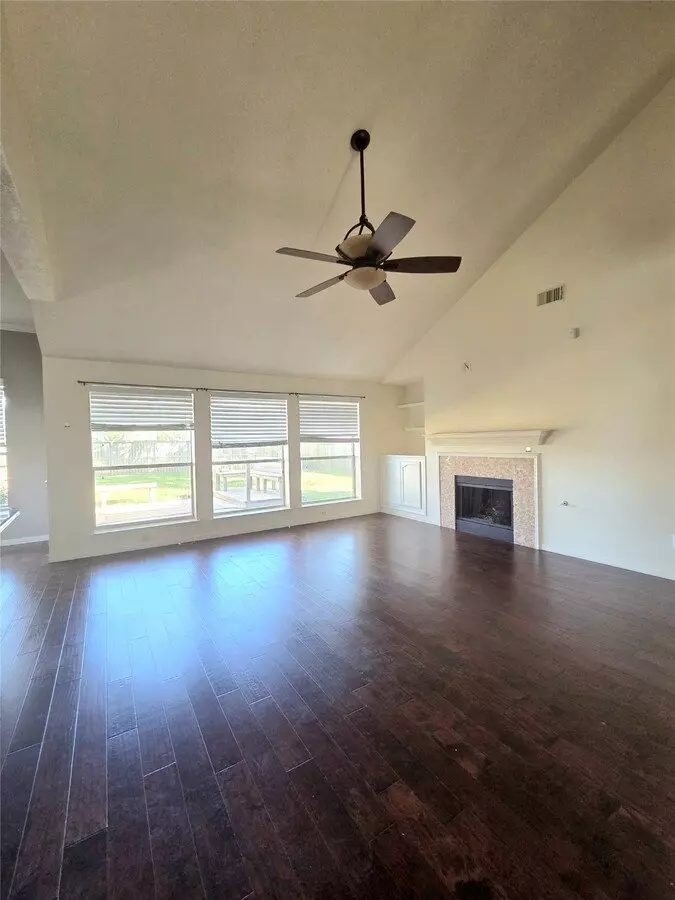 107 High Meadows Drive, Sugar Land, TX 77479 photo 3