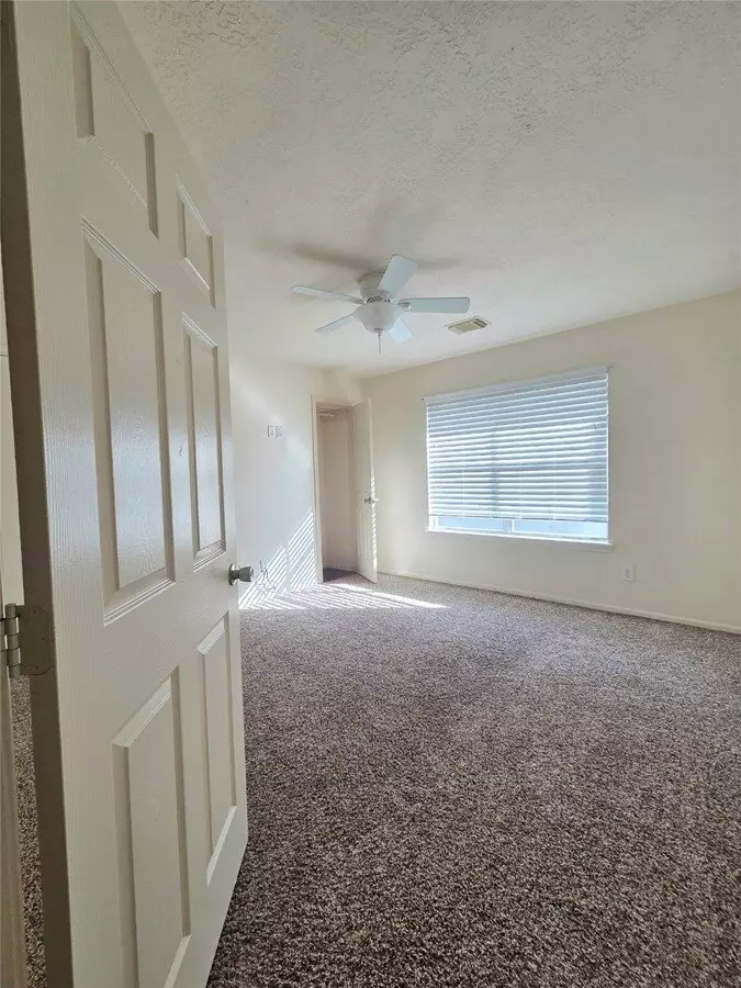 107 High Meadows Drive, Sugar Land, TX 77479 photo 5
