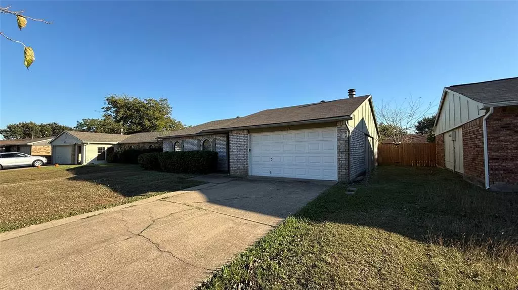 5620 Pearce Street, The Colony, TX 75056 photo 4